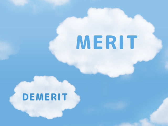メリット・デメリットと書かれた雲